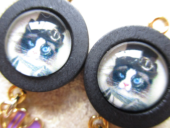 ◇3343再販 ⌚時計職人の猫と秋桜　大ぶりピアス・イヤリング 3枚目の画像