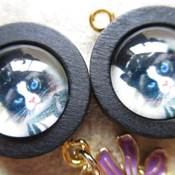 ◇3343再販 ⌚時計職人の猫と秋桜　大ぶりピアス・イヤリング 2枚目の画像