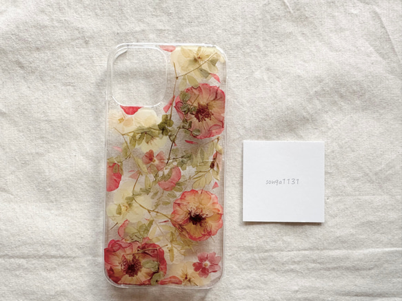 【値下げ中！】 ♡押し花ケース♡ 《rose garden》iPhone12/12pro対応 1枚目の画像