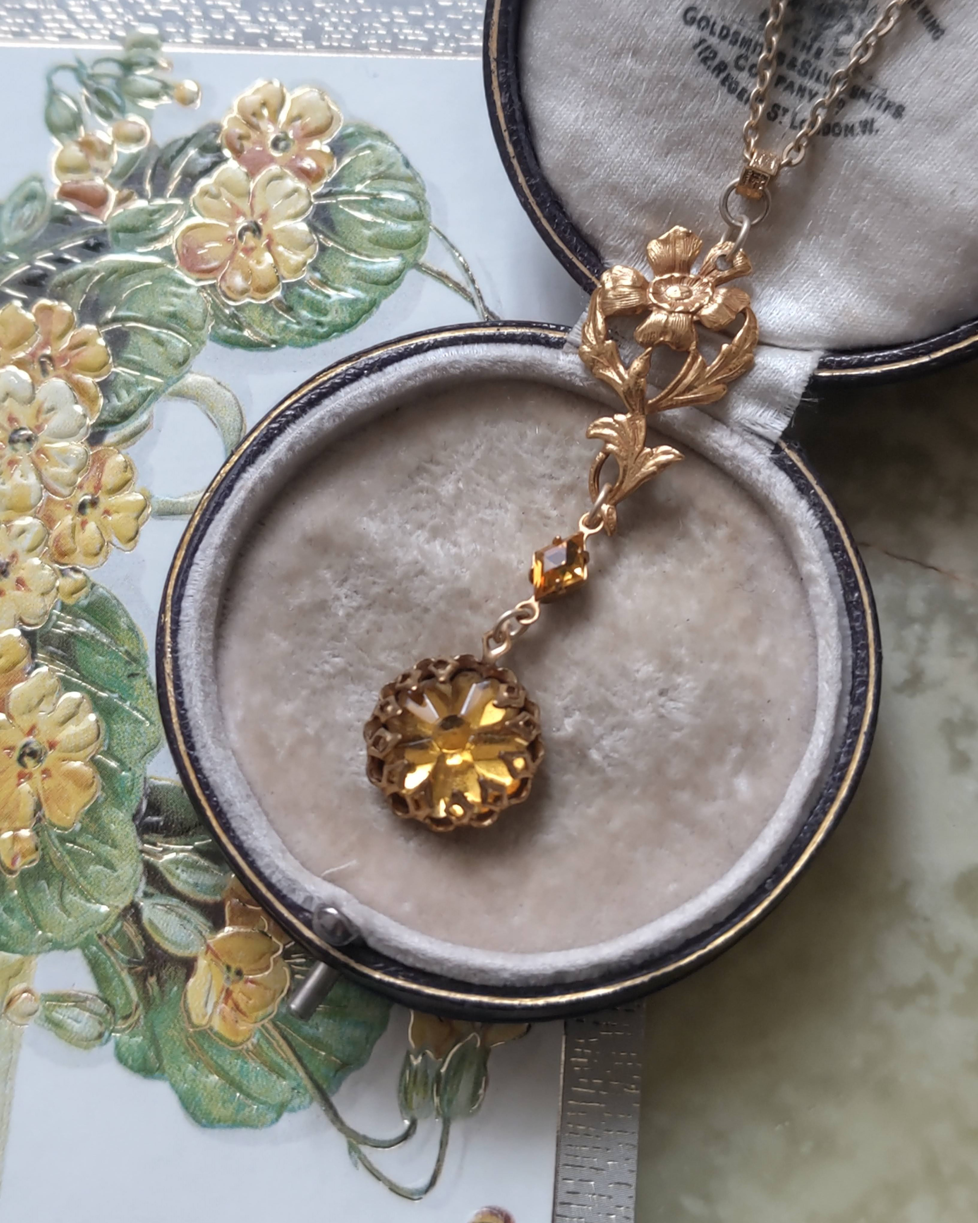 ヴィンテージ　トパーズフラワーカボション　ペンダント