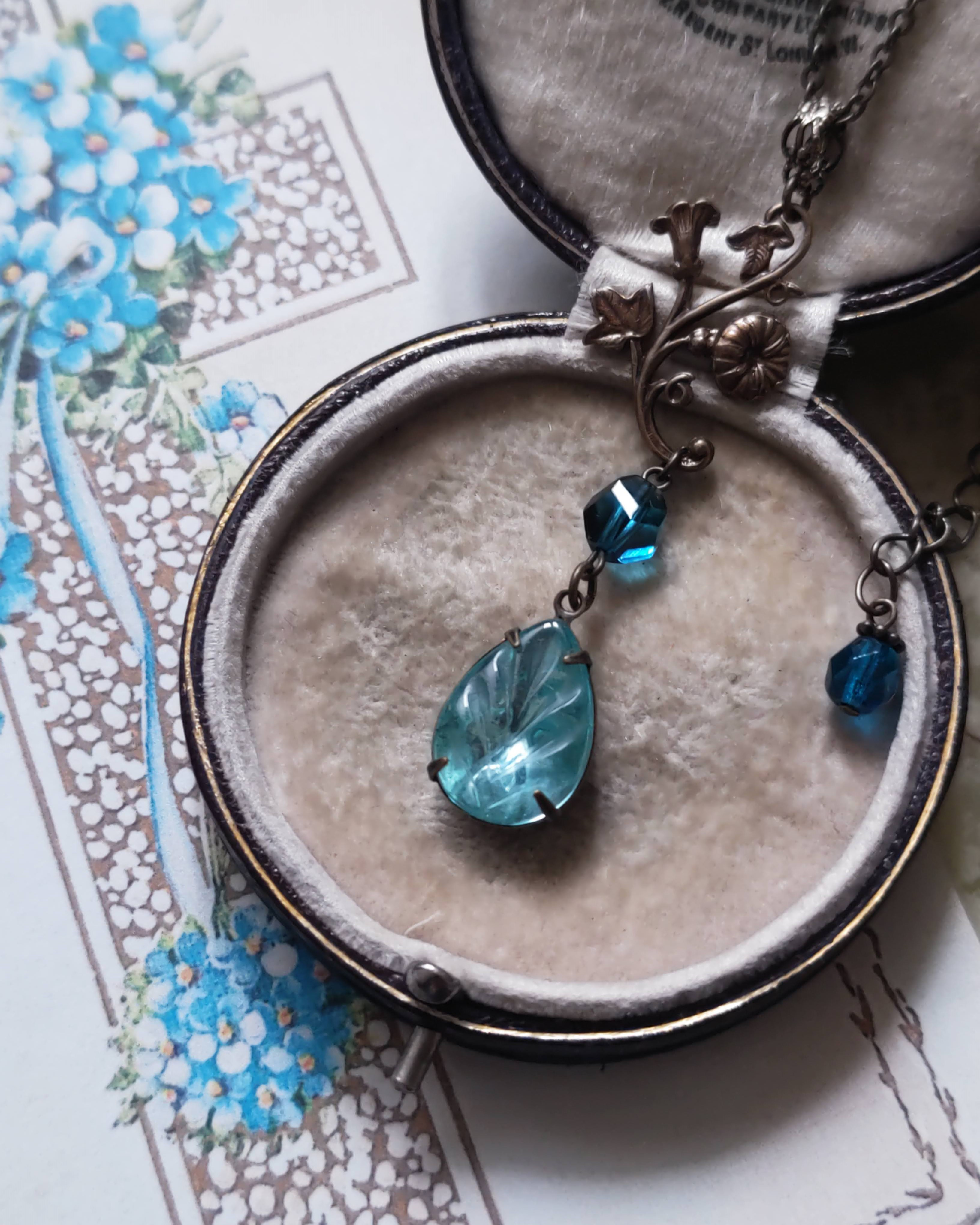 1970年代ドイツヴィンテージ　リーフ　ペンダント　ライトブルー