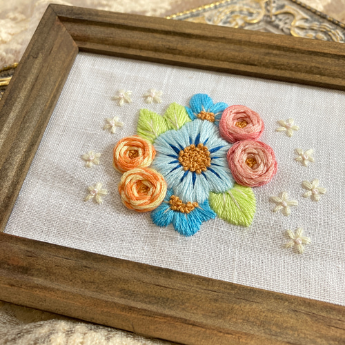 ブルーの花とバラの花束 刺繍フレーム rose garden 刺繡額 インテリア