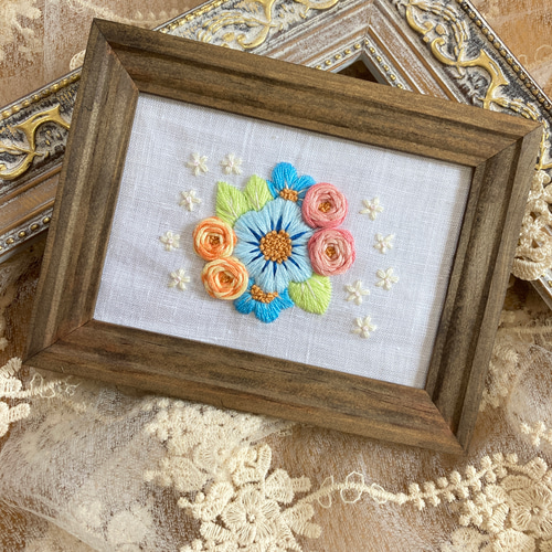 ブルーの花とバラの花束 刺繍フレーム rose garden 刺繡額