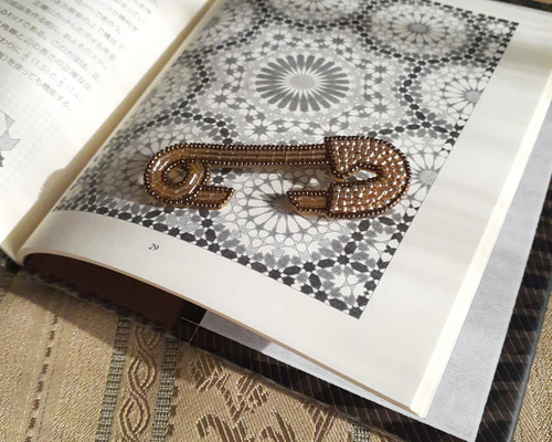 友安昭先生作　K18WG牛モチーフピンブローチ 友安昭先生作 K18WG牛モチーフピンブローチ 友安昭先生作 K18WG牛モチーフ