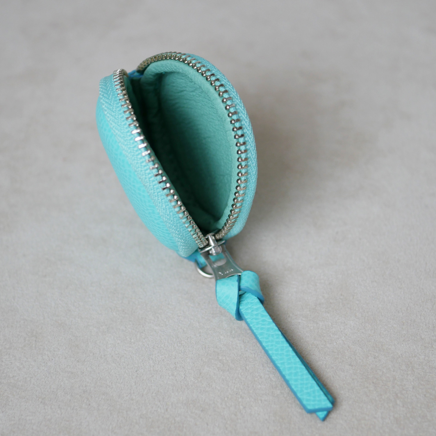 【Pebble L】丸型ミニケース フランス産レザー フェアリーブルー