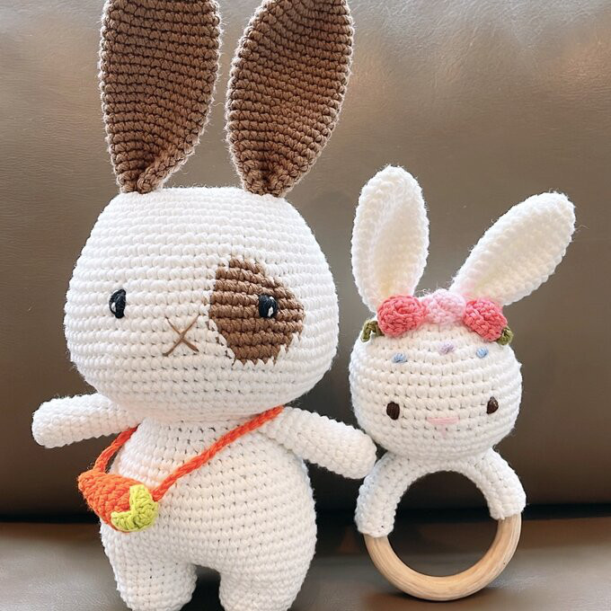 【マリーちゃん♪さま 専用】うさぎのあみぐるみ 2匹 マリーちゃん♪さま 専用】うさぎのあみぐるみ 2匹 【マリー
