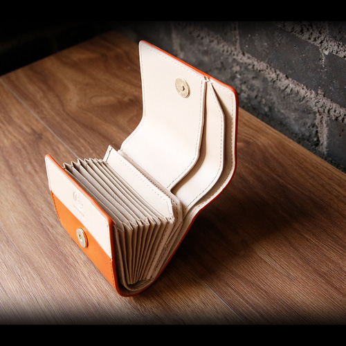 PATTO】小さいのにお札が折れない！ 二つ折り 栃木レザーミニ財布 蛇腹