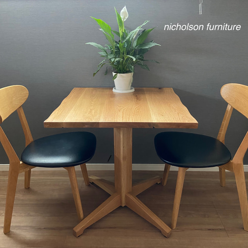 カフェテーブル ダイニングテーブル 天然木オーク 木製一本脚 ［ 定番