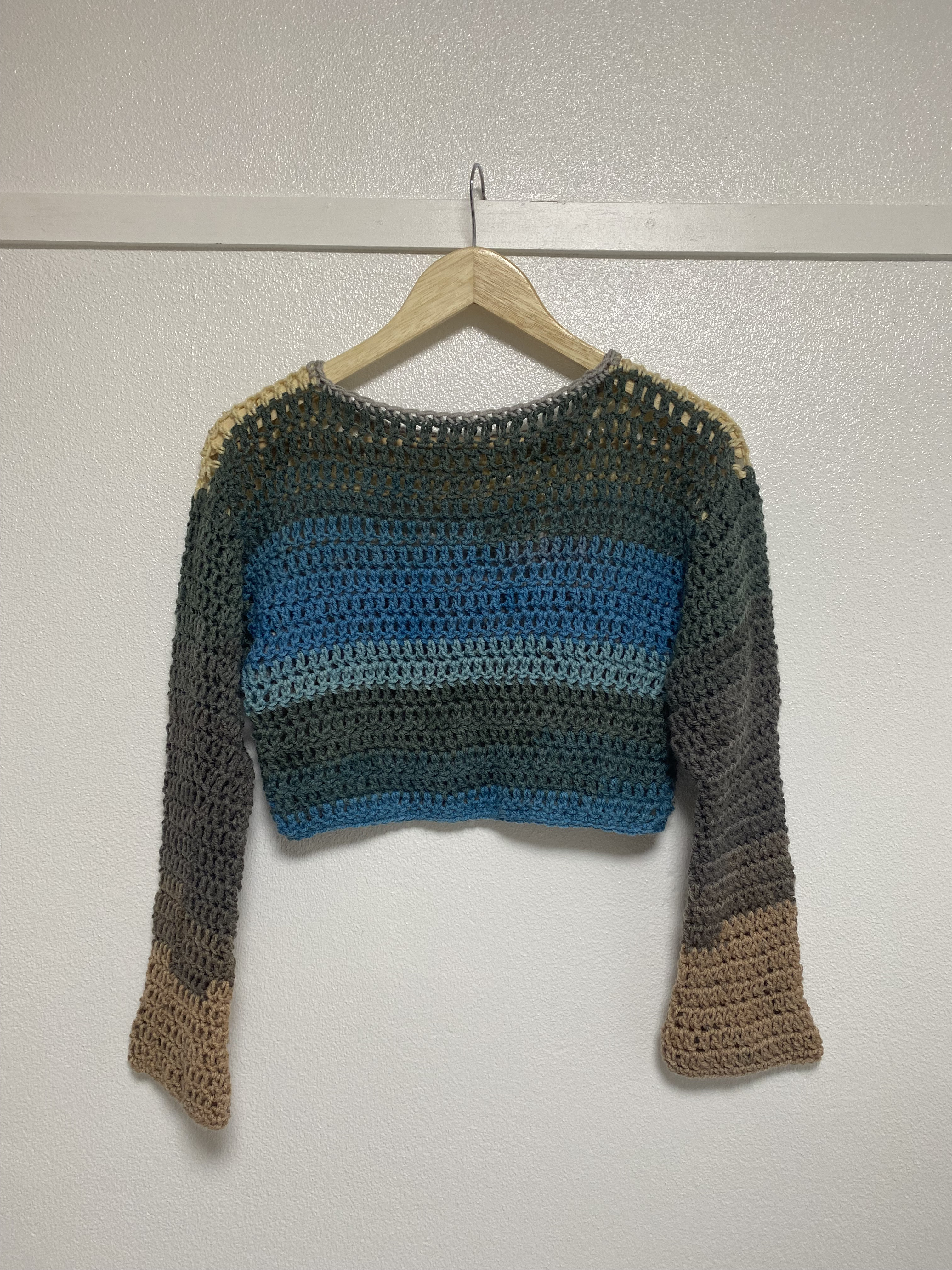 【 クロップド丈 】グラデーションニット