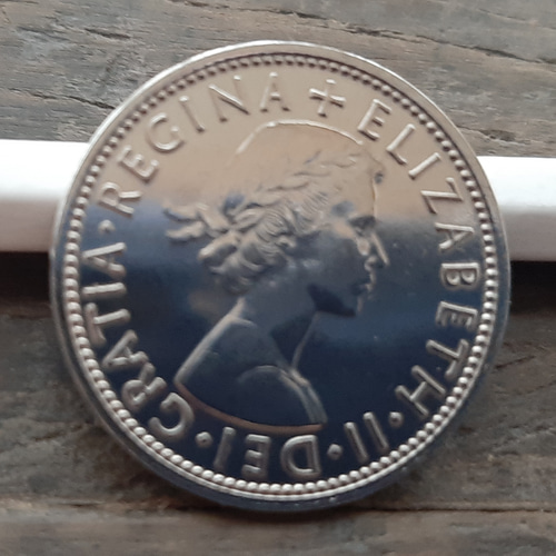 イギリス 1967年 2シリング フローリン 英国コイン 美品です 本物 直径 ...