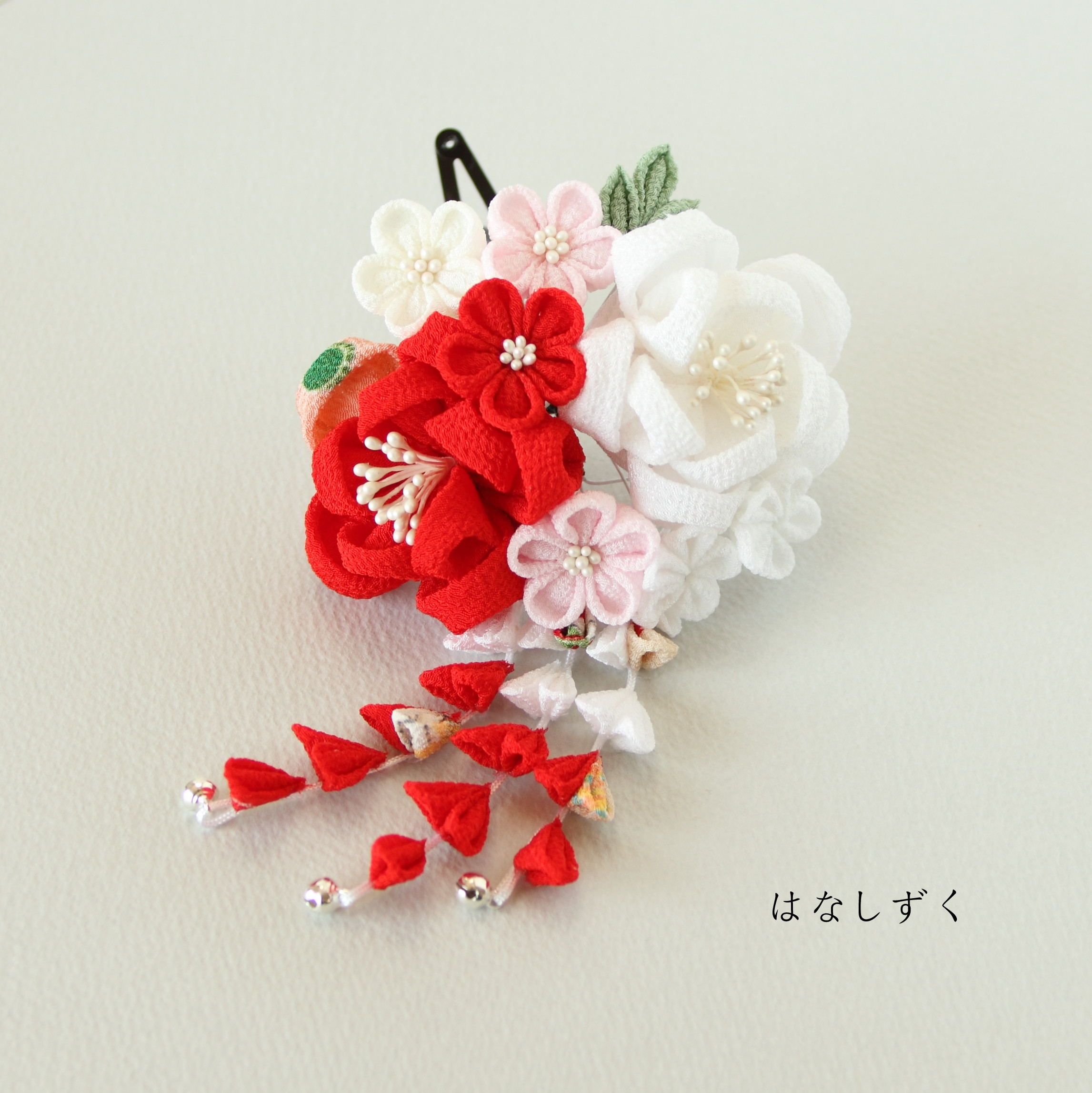 【七五三】ちりめん　2段花と小花かざり（あか）