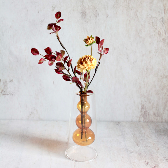 【秋の造花付き】ブラウンクリアガラス花瓶の投げ入れ 6枚目の画像