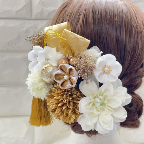 白＊金 かすみ草 つまみ細工 髪飾り 成人式 結婚式 ヘアピン はなふる