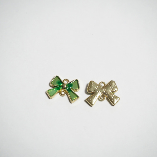 5個 リボンチャーム 12×15mm グリーン/ゴールド つなぎチャーム 