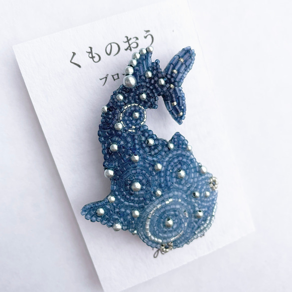 阿波藍ビーズのジンベイザメブローチM・海の子シリーズ・ビーズ刺繍 /ブローチ 3枚目の画像