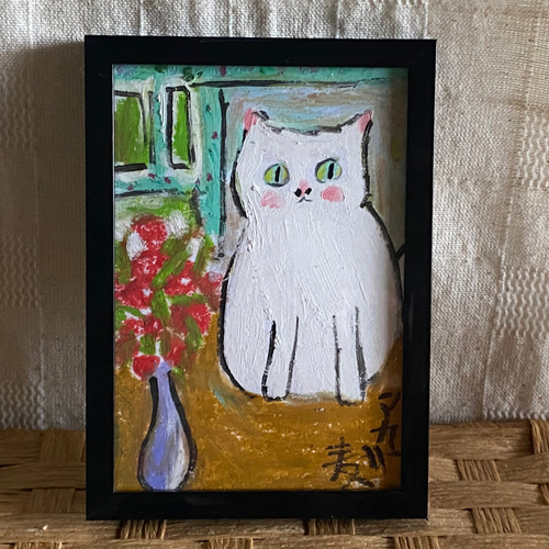 絵画 。【窓の前のテーブルの上の気分がいいの白い猫と美しい花】 絵画