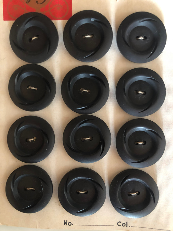 アンティーク ボタン 12個セット ビンテージ 昭和 レトロ 個性的 ハンドメイド素材 黒ブラック　シートポップ アクセ 2枚目の画像