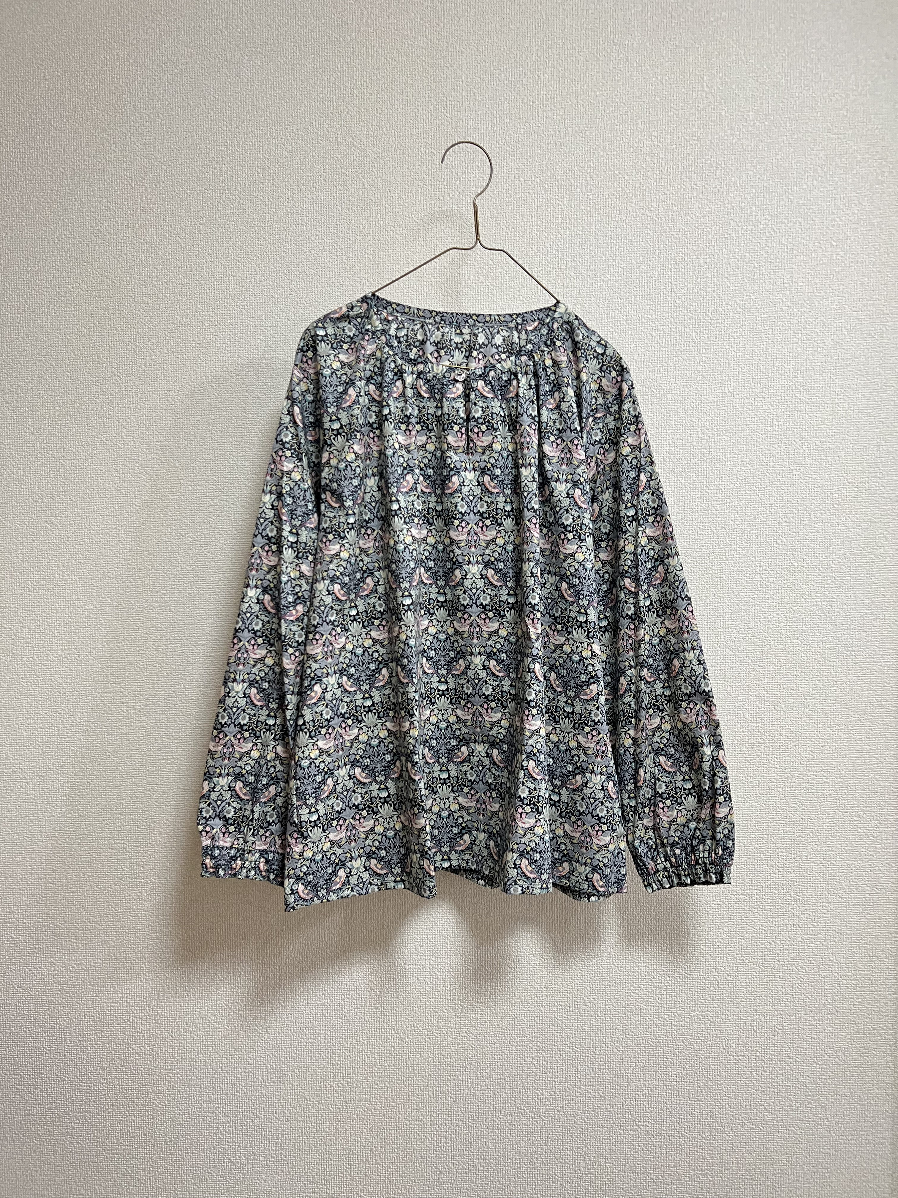 ストロベリー・シーフ　ギャザーブラウス