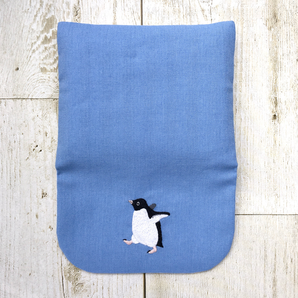 アデリーペンギンの刺繍ポケットティッシュケース（アクアブルー） 3枚目の画像
