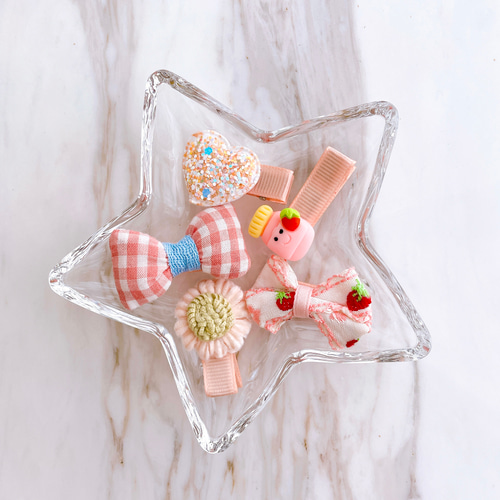 オーダーメイド♡いちごクロスリボン♡ベビー ヘアクリップ 赤ちゃん ヘアピン オーダーメイド♡いちごクロスリボン♡ベビー ヘアクリップ