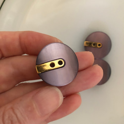アンティーク ボタン 4個セット ビンテージ 昭和 レトロ 個性的 ハンドメイド素材 紫色　パープル　ポップ アクセ 2枚目の画像
