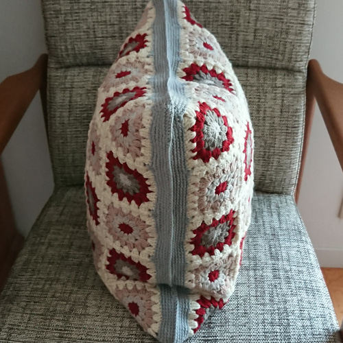 毛糸のモチーフクッションカバー レッド クッション・クッションカバー