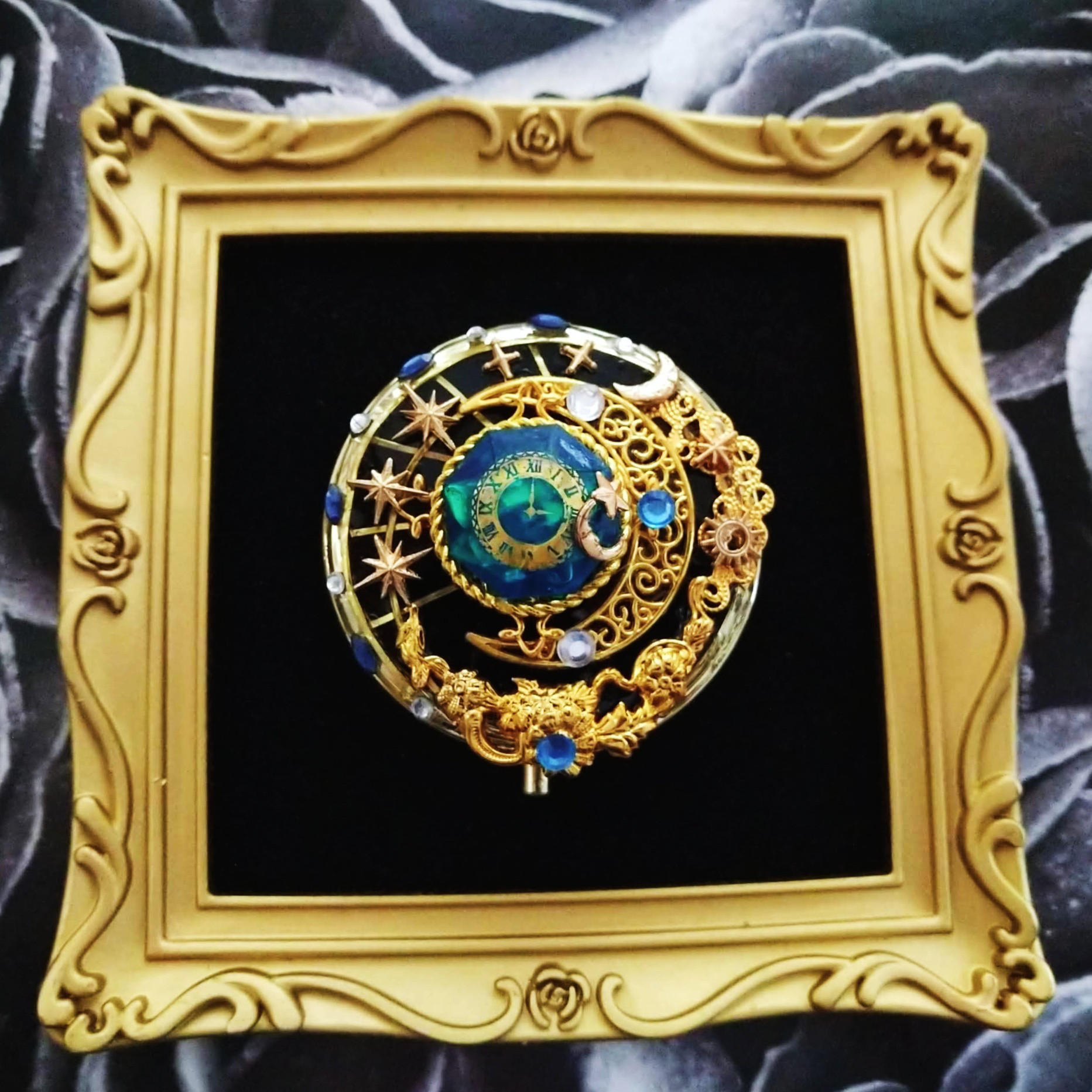 「時のとまりし銀河系」　ピルケース　魔法　コンパクト　　レジン　　月　星　ゴールド　644