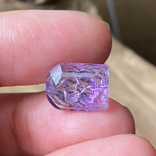 天然石　アメジスト カービングカットルース10.65ct 天然石 ルース 天然石アメジスト カービングカットルース10.65ct 天然石 ルース