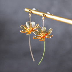 【秋限定】風と踊る秋桜 | ピアス / イヤリング 5枚目の画像