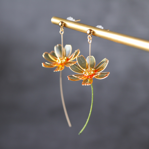 【秋限定】風と踊る秋桜 | ピアス / イヤリング 5枚目の画像