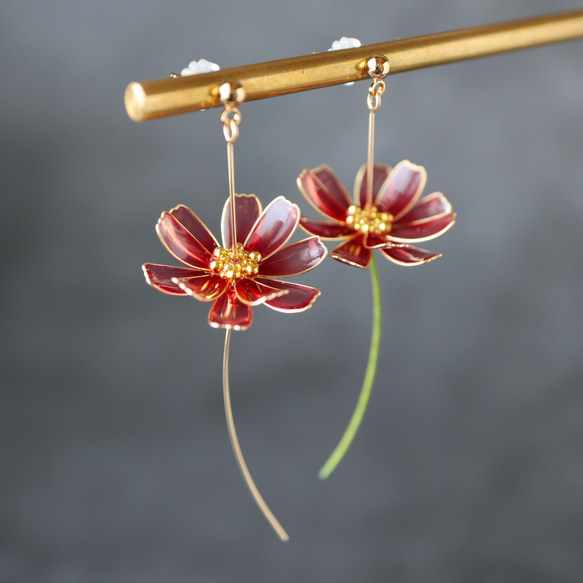 【秋限定】風と踊る秋桜 | ピアス / イヤリング 4枚目の画像