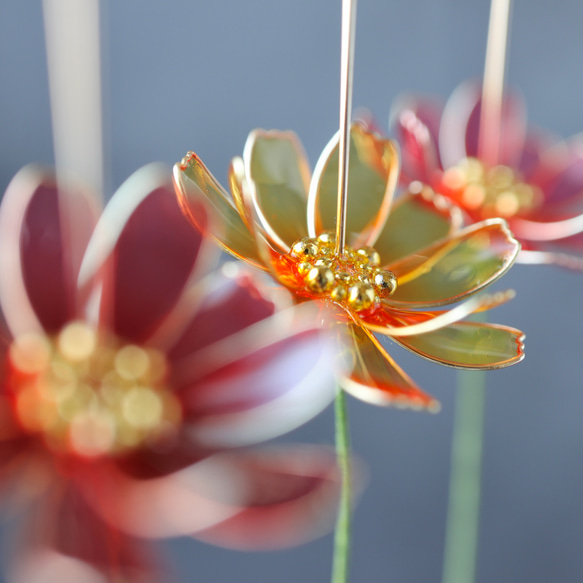 【秋限定】風と踊る秋桜 | ピアス / イヤリング 2枚目の画像