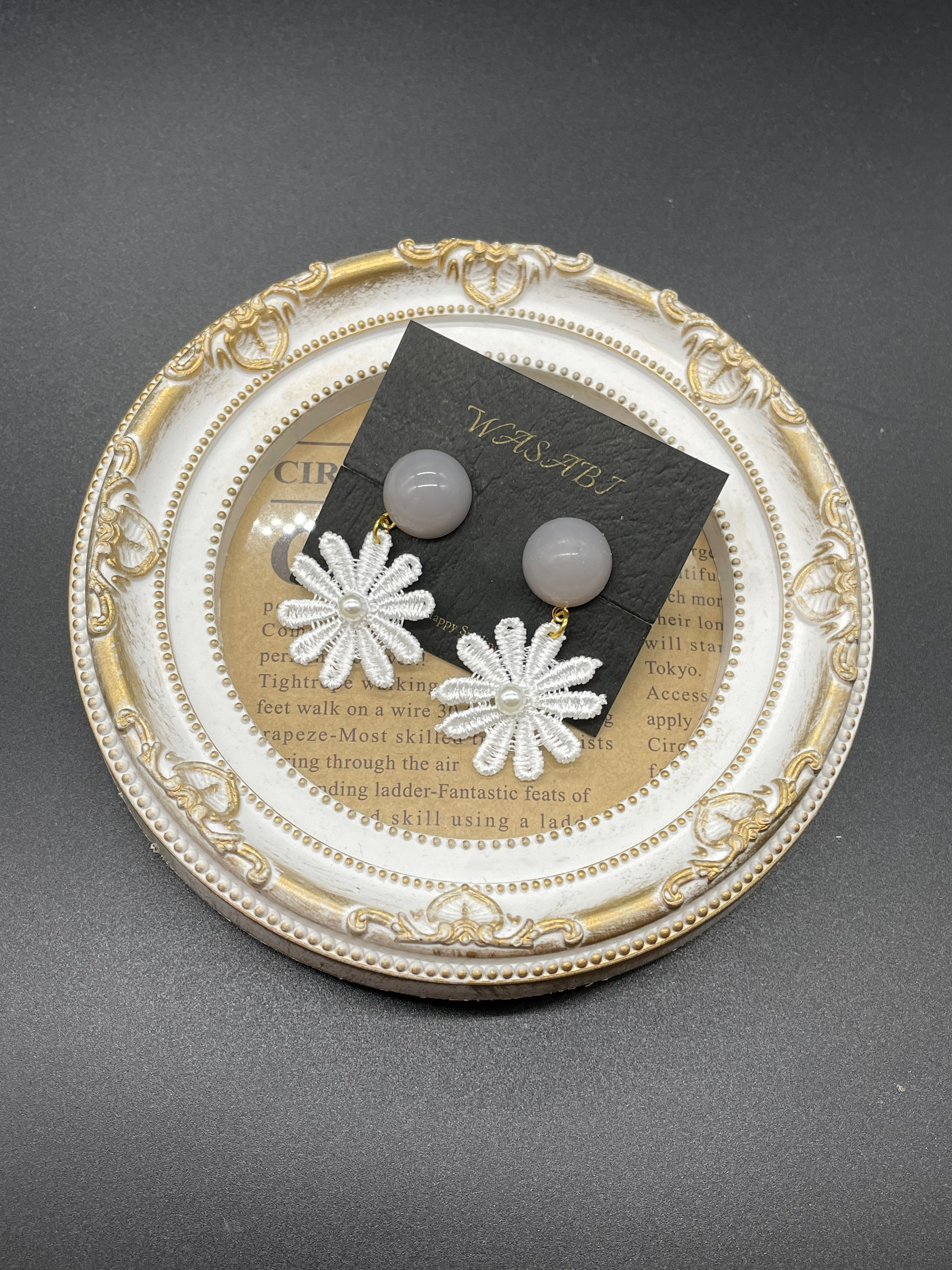 （金属アレルギー対応）ホワイトフラワーのピアス