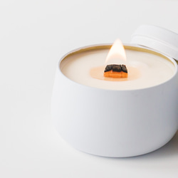 ぽってり缶の木芯キャンドル ホワイト 灯りを奏でるキャンドル ソイワックス100%使用 白インテリア 3枚目の画像