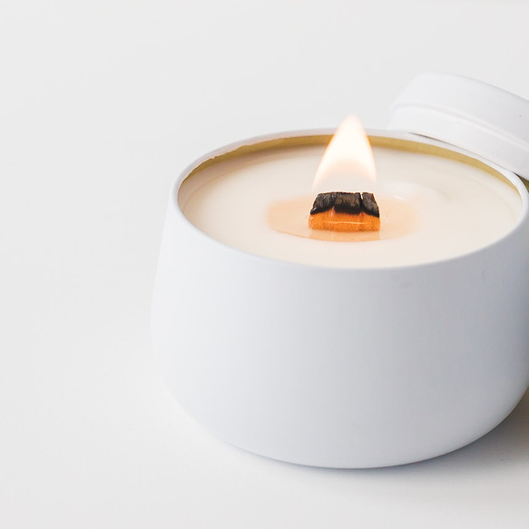 ぽってり缶の木芯キャンドル ホワイト 灯りを奏でるキャンドル ソイワックス100%使用 白インテリア 3枚目の画像
