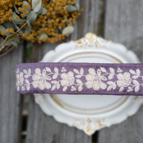 新色☆インド刺繍リボン no.174 (25cm・ミモザ・紫ベース・白刺繍