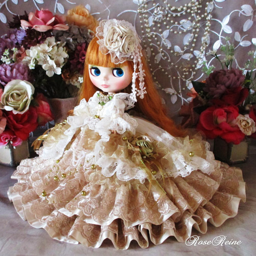 soldエリザベート王妃の優雅な舞踏会 シャンパンゴールドとロイヤル