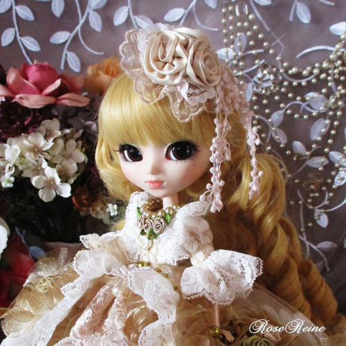 soldエリザベート王妃の優雅な舞踏会 シャンパンゴールドとロイヤル