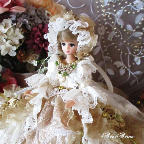 soldエリザベート王妃の優雅な舞踏会 シャンパンゴールドとロイヤル