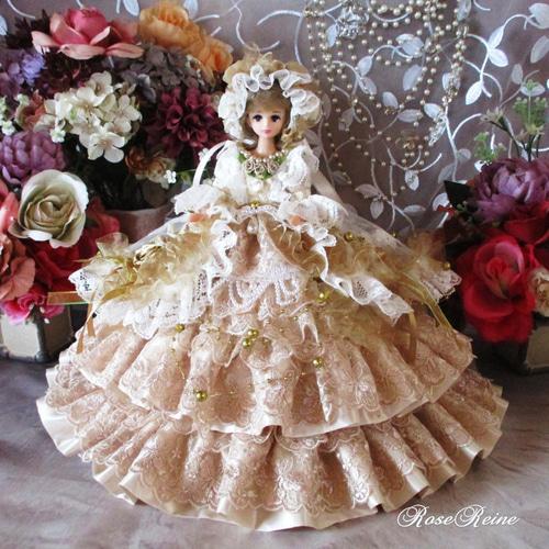 soldエリザベート王妃の優雅な舞踏会 シャンパンゴールドとロイヤル