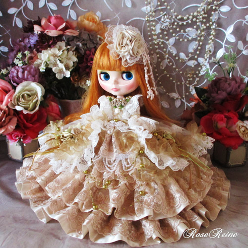 soldエリザベート王妃の優雅な舞踏会 シャンパンゴールドとロイヤル