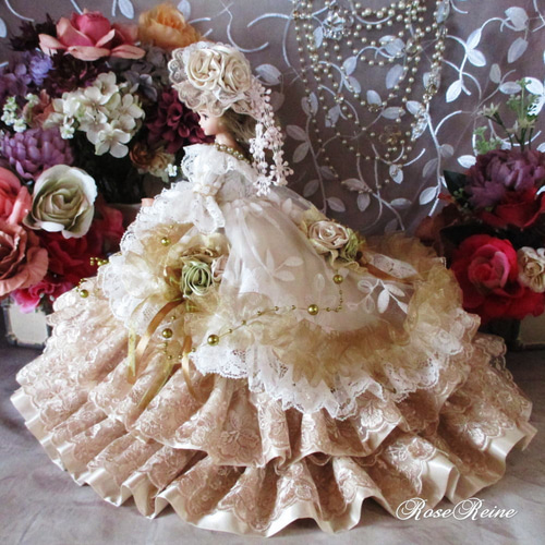 soldエリザベート王妃の優雅な舞踏会 シャンパンゴールドとロイヤル