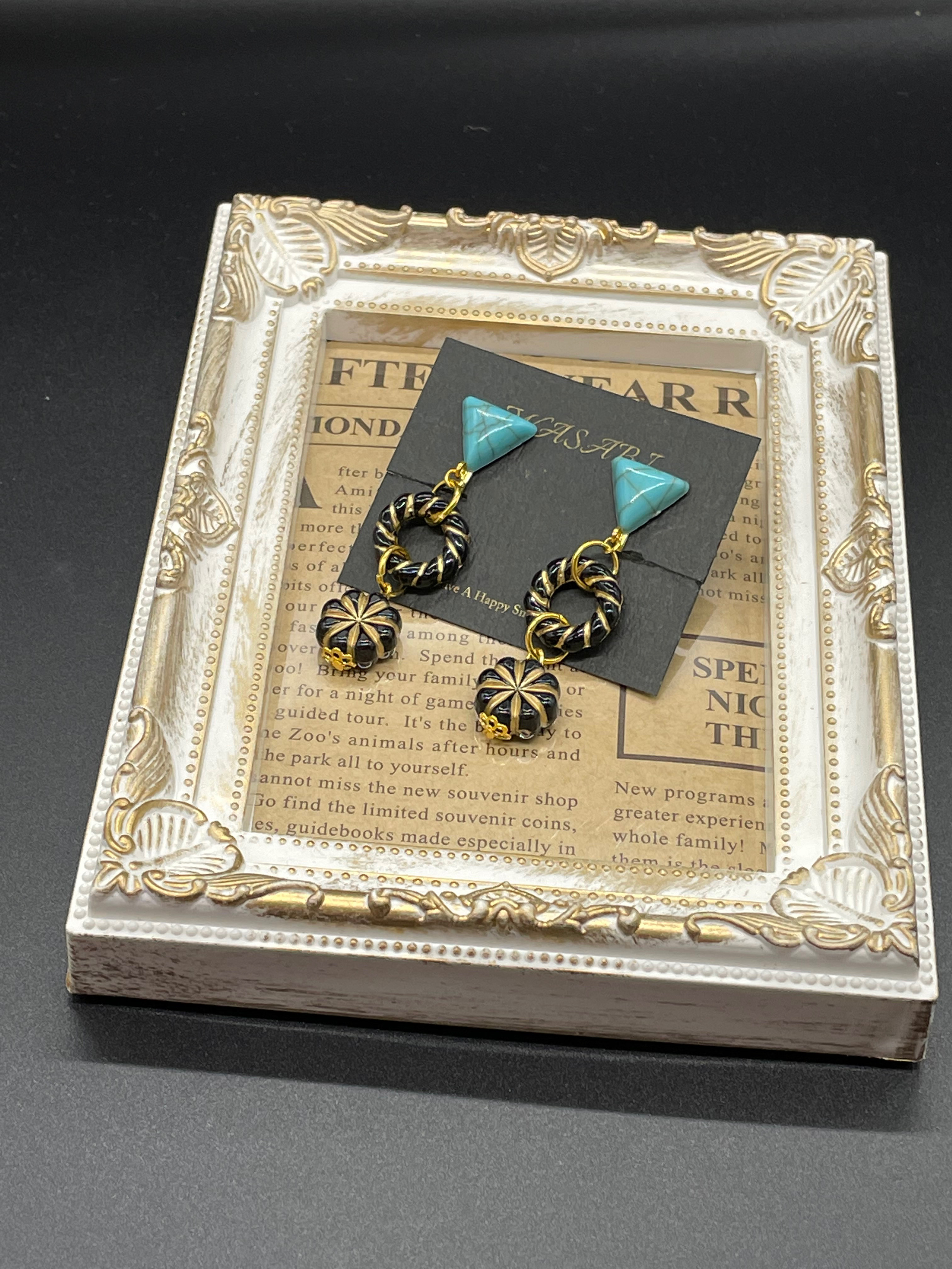 シックなターコイズとブラックのイヤリング