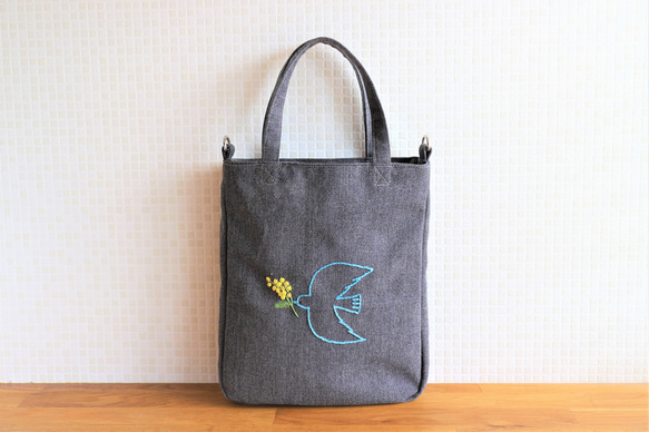 手刺繍 2wayミニトートバッグ【青い鳥とミモザ＊Charcoal Grey】送料無料 1枚目の画像