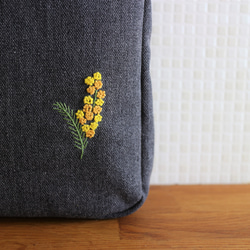 手刺繍 2wayミニトートバッグ【青い鳥とミモザ＊Charcoal Grey】送料無料 6枚目の画像