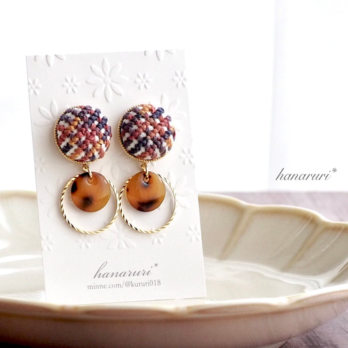 チェック柄・刺繍のイヤリングorピアス《べっ甲》 イヤリング