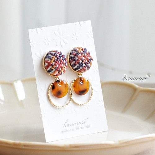 チェック柄・刺繍のイヤリングorピアス《べっ甲》 イヤリング