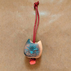 【特別価格】ネコキーホルダー＆山サンゴ2　黒柿（クロガキ）　木彫り　 1枚目の画像