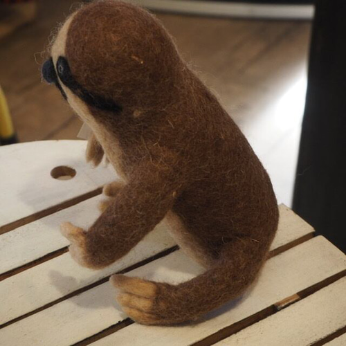 羊毛フェルト ぬいぐるみ かわいい なまけもの ナマケモノ フェルト