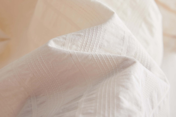 用舒適的提花布料打造華麗外觀 100% 棉 3/4 袖襯衫 米色 220807-1 第7張的照片